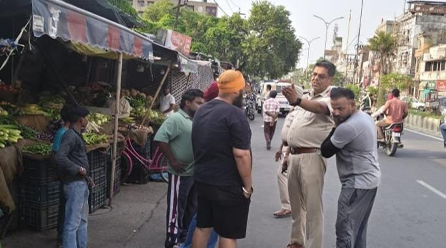 अमृतसर पुलिस ने कई इलाकों में चलाया ट्रैफिक अभियान, नियम तोड़ने वालों पर की कार्रवाई