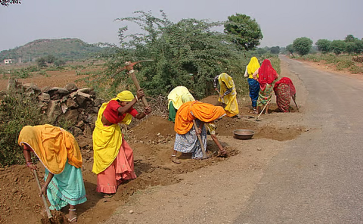 आज से लागू हुई नई VB-GRAMG योजना, ग्रामीणों को 300 रुपये मजदूरी प्रतिदिन और मिलेगा 125 दिन का रोजगार