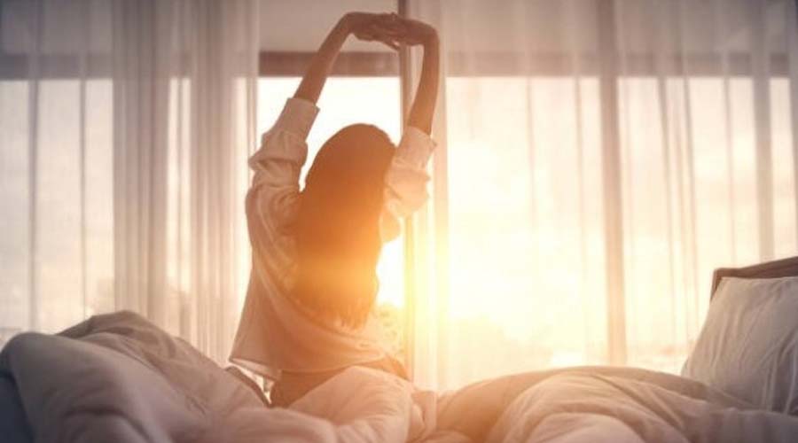 Vastu Tips: अनजाने में बिगाड़ रहे हैं अपना वास्तु? आज ही छोड़ दें ये अशुभ आदतें