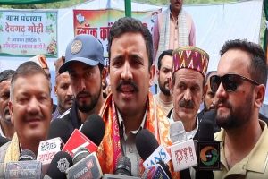 ‘बिना सिर पैर के बयान देती है हमारी बड़ी बहन’, सांसद कंगना रनौत पर विक्रमादित्य सिंह ने कसा तंज