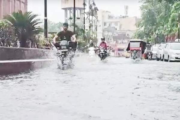 अमृतसर में गर्मी-उमस से लोगों को राहत, तेज हवाओं और बारिश ने बदला मौसम का मिजाज