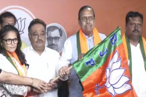 पश्चिम बंगाल में ममता बनर्जी को बड़ा झटका, सुखेंदु समेत तीन पूर्व सांसद BJP में शामिल
