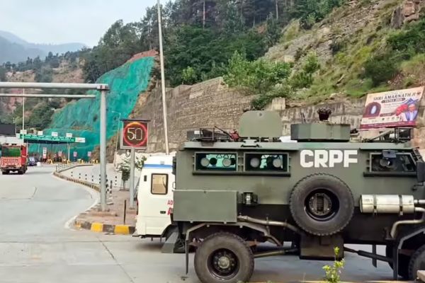 सोनमर्ग सुरंग के पास पलटा CRPF का वाहन, 6 जवान घायल