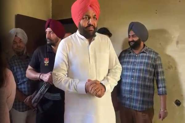 OAT सेंटर पहुंचे कांग्रेस सांसद गुरजीत सिंह औजला, नशा पीड़ितों से जाना हाल