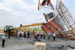 निर्माणाधीन गंगा सेतु पर हादसा, प्लेट चढ़ाने समय 5-6 घायल