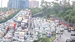 दिल्ली-जयपुर एक्सप्रेस-वे पर गुरुग्राम में बारिश के बाद घंटों जाम
