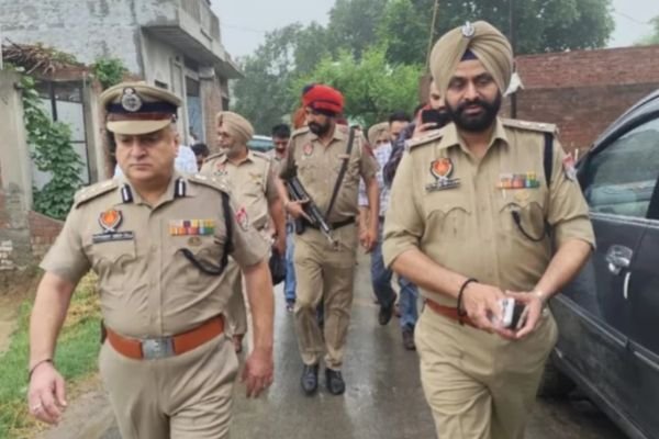 नशे के दो तस्कर, छह सप्लायर और चार पेडलर गिरफ्तार