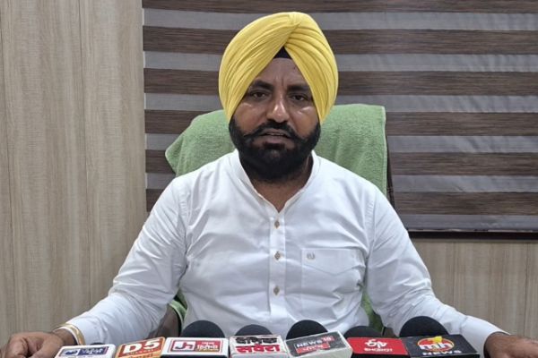 जिला परिषद में रिश्वत के आरोप, ब्लॉक समिति चेयरमैन बोले- ‘मुझसे भी मांगी रिश्वत’