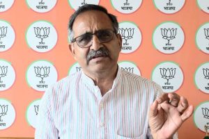 रणधीर शर्मा का हमला : कांग्रेस सरकार कर्मचारी ही नहीं, महिला विरोधी भी