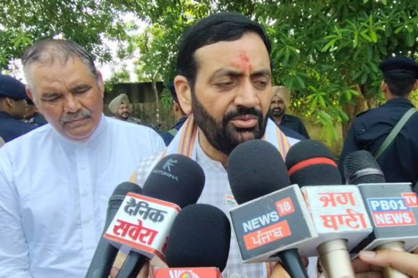 अत्याधुनिक सुविधाओं से लैस वेंटिलेटर एम्बुलेंस का लोकार्पण