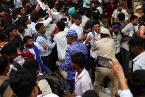 tear-gas-shells-parliament-gates-closed