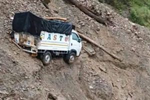 mountain-collapses-in-chamba
