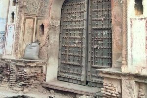 Strict action against dilapidated buildings