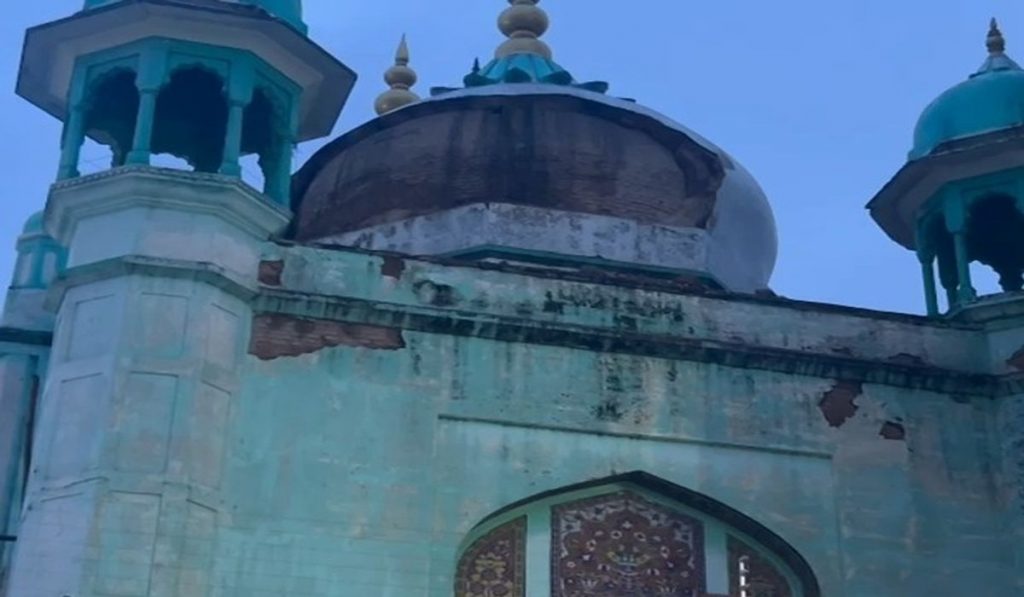 Dome collapses at Jama Masjid