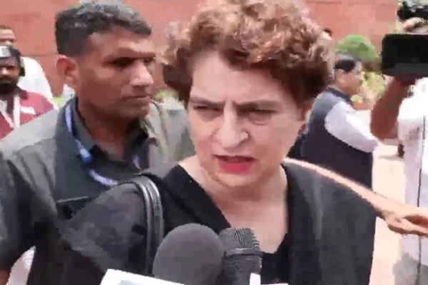 ‘क्या यही दुनिया का सबसे बड़ा लोकतंत्र है?’ NEET मुद्दे पर प्रियंका गांधी का सरकार पर हमला