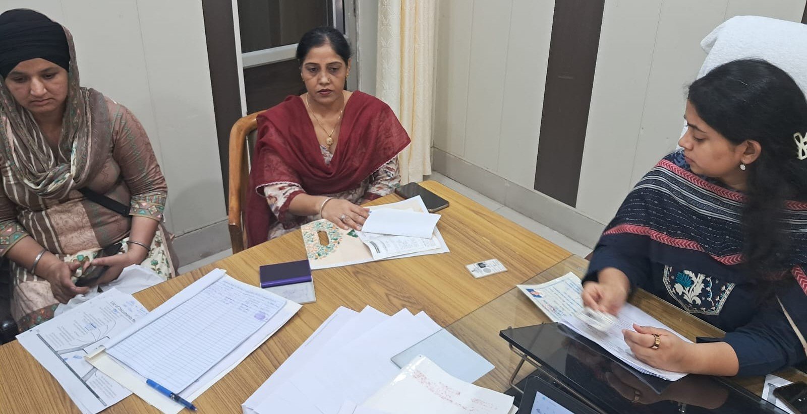 बठिंडा में अनमैप्ड वोटरों की विशेष सुनवाई, ज़िला चुनाव अधिकारी ने कहा- वोटर लिस्ट में शामिल होगा योग्य वोटर का नाम