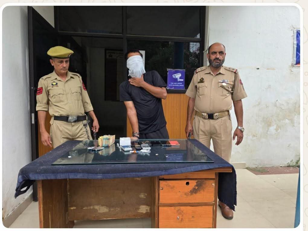 ड्रग नेटवर्क पर पुलिस का वार : हेरोइन समेत तस्कर गिरफ्तार