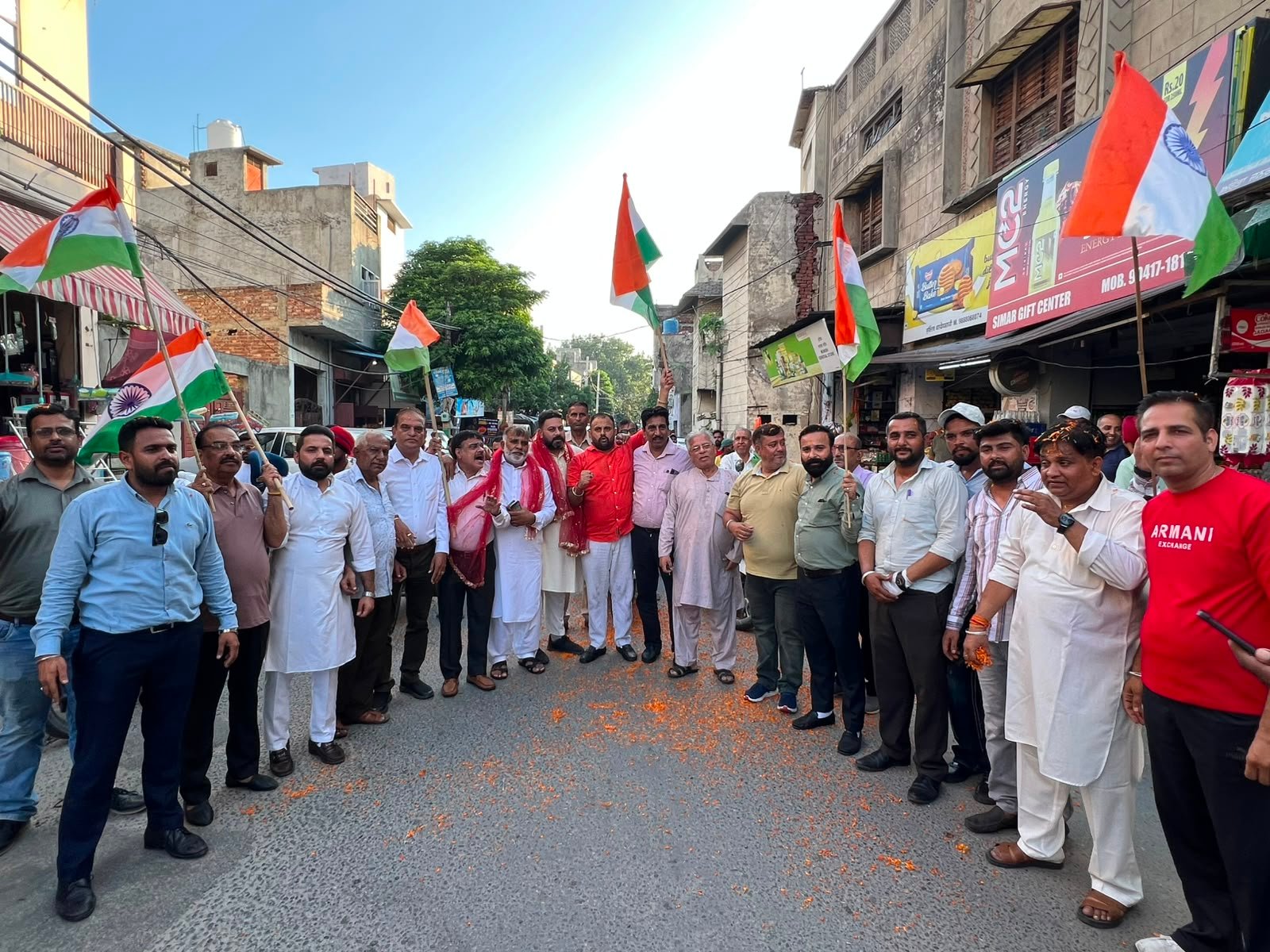 जालंधर में BJP ने 13 जगहों पर निकालीं विशाल तिरंगा यात्राएं, कार्यकर्ताओं का किया धन्यवाद