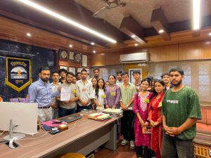 फीस वृद्धि वापस लेने की मांग, आंदोलन की चेतावनी