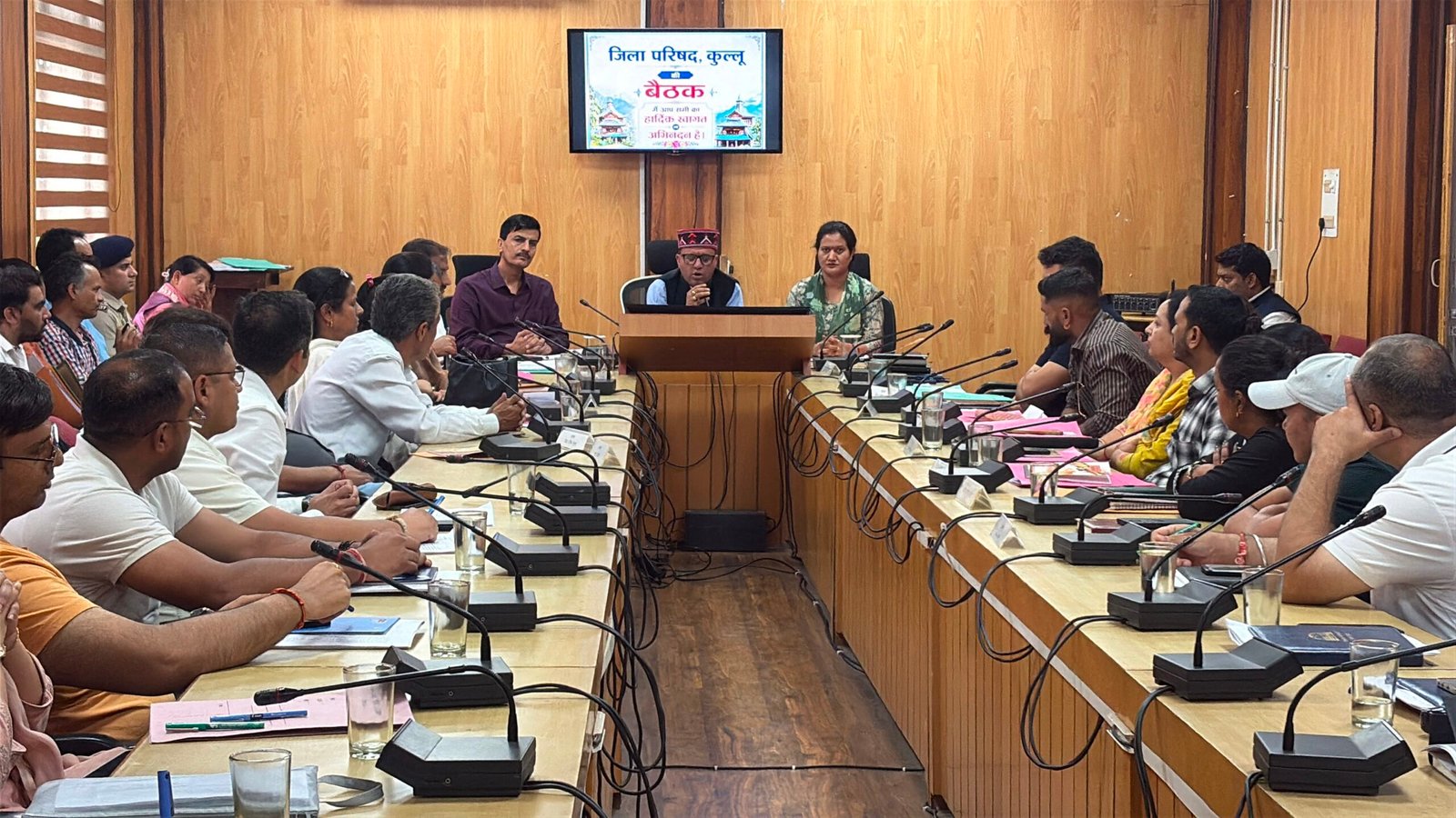 जिला परिषद की बैठक : पानी और सड़क की समस्याओं पर चर्चा