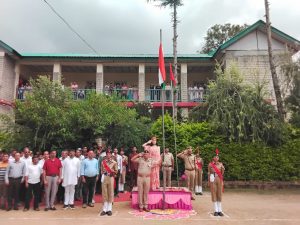 करसोग में हर्षोल्लास से मनाया गया स्वतंत्रता दिवस समारोह, वीर सपूतों को दी श्रद्धांजलि