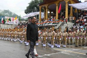 मंडी में शान से लहराया तिरंगा, मंत्री अनिरुद्ध ने दिलाई नशामुक्ति की शपथ