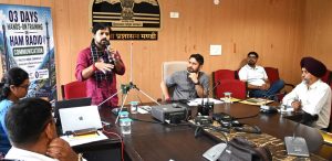 हैम रेडियो आपदा के समय वैकल्पिक संचार का विश्वसनीय माध्यम : उपायुक्त अपूर्व देवगन