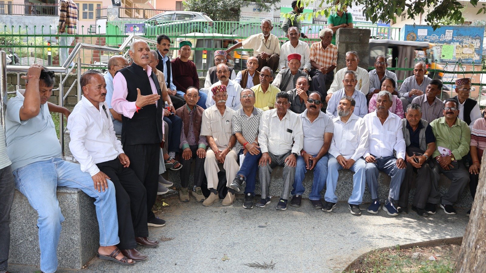 कॉरपोरेट सेक्टर से रिटायर्ड कर्मचारियों ने उठाई पेंशन की मांग, सरकार से पुरानी पेंशन बहाल करने की गुहार
