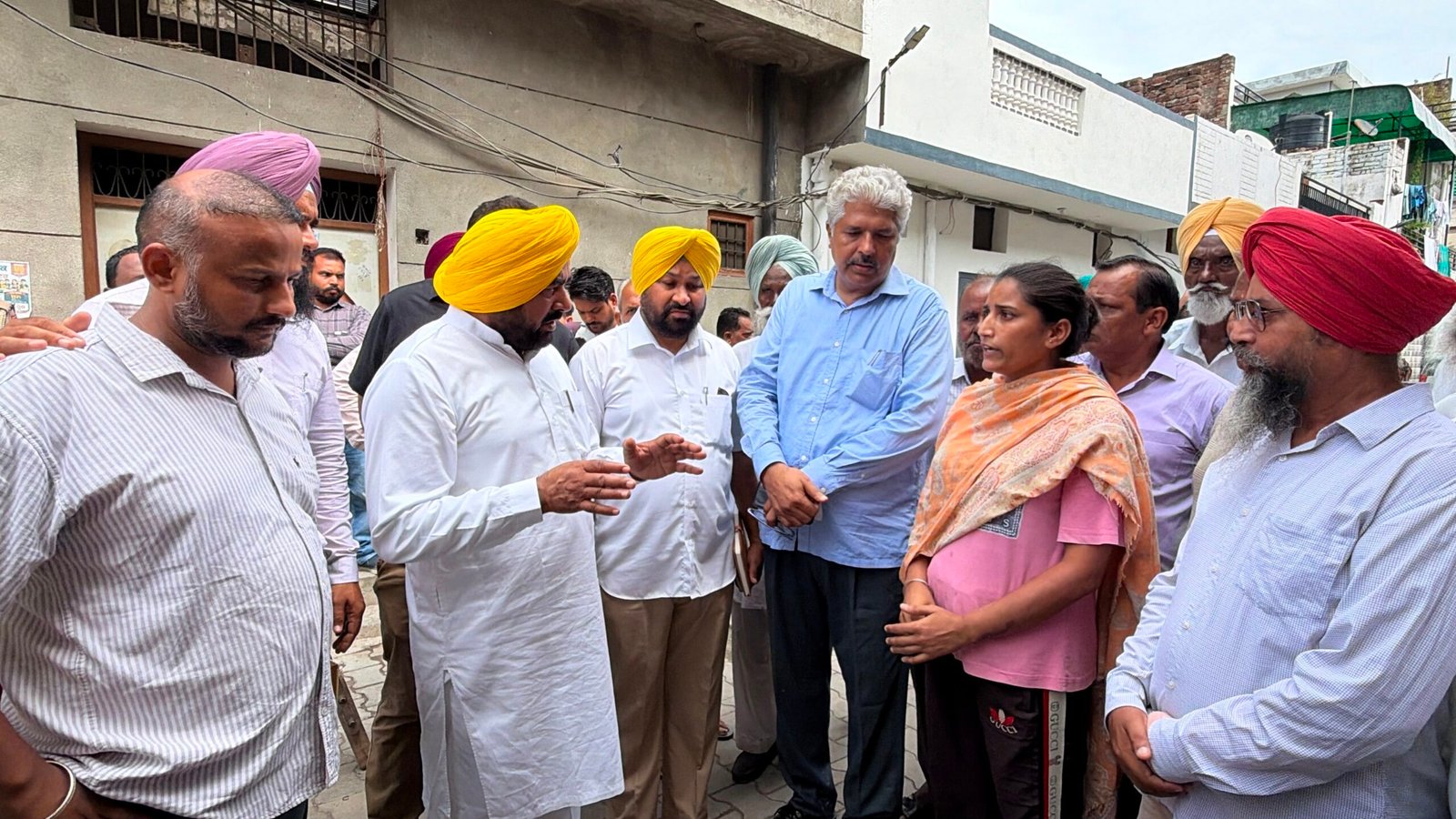 एससी कमीशन सदस्य गुलजार सिंह बॉबी ने अंबेडकर नगर और सुंदर बस्ती की समस्याओं का लिया जायजा