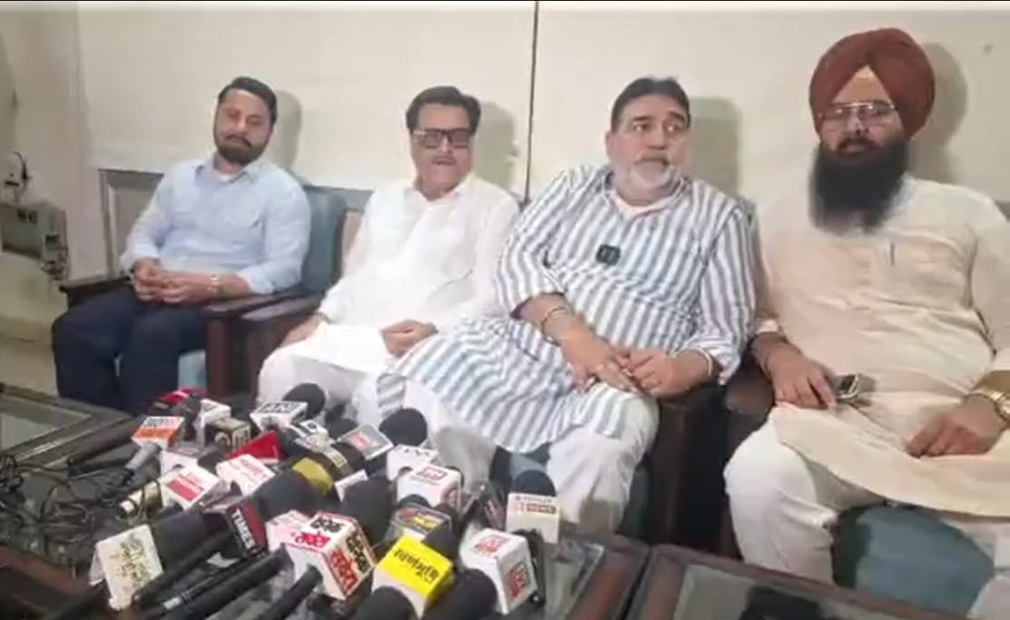 सफाई कर्मचारियों की जायज मांगों का होगा हल: MLA मदन लाल बग्गा और अशोक पराशर पप्पी