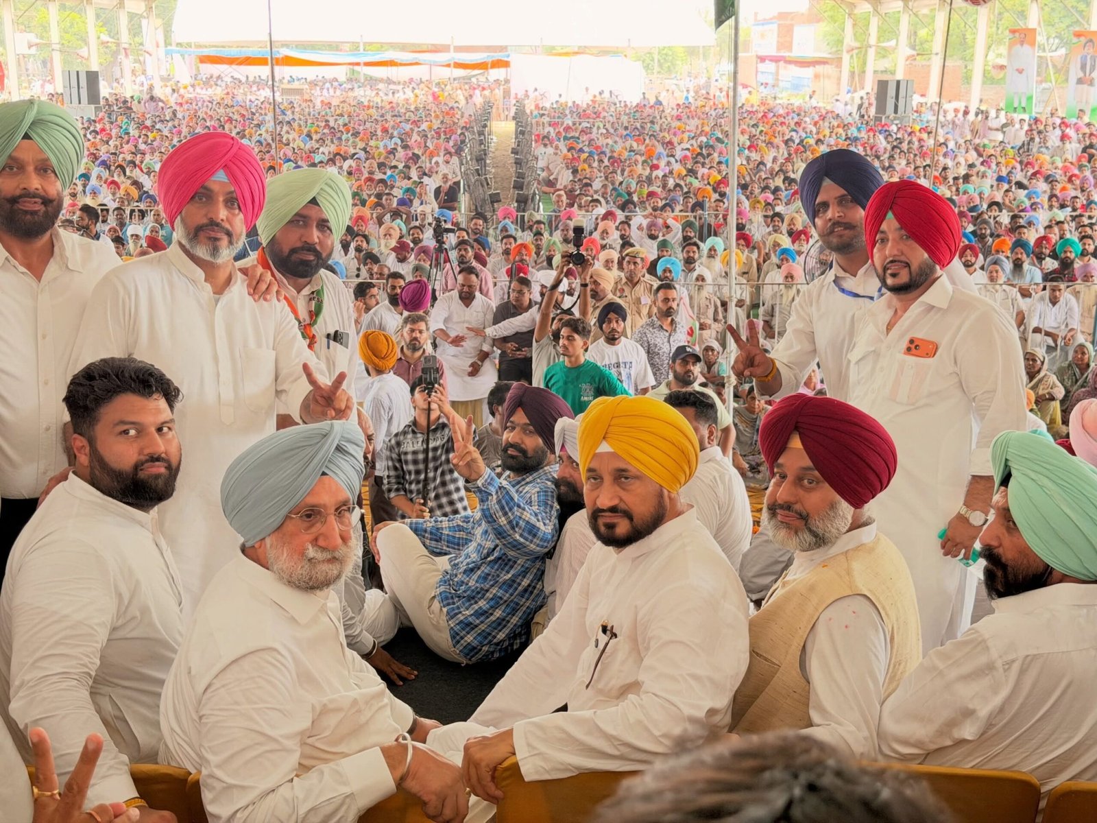 कांग्रेस ने ईसड़ू  में किया बड़ा कार्यक्रम, चन्नी-रंधावा समेत कई सीनियर नेता हुए शामिल