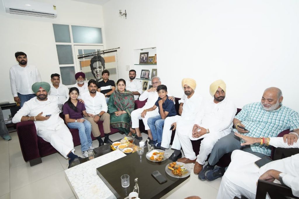 Raja Warring met Malvika Sood in Moga