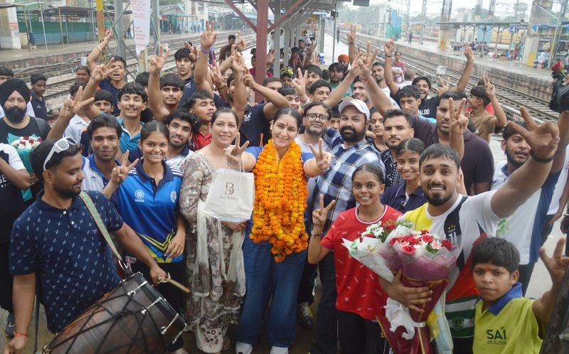 कॉमनवेल्थ में दमदार प्रदर्शन के बाद लुधियाना में इशनूर नारंग का भव्य स्वागत, बोलीं- अगली बार भारत के लिए जरूर….