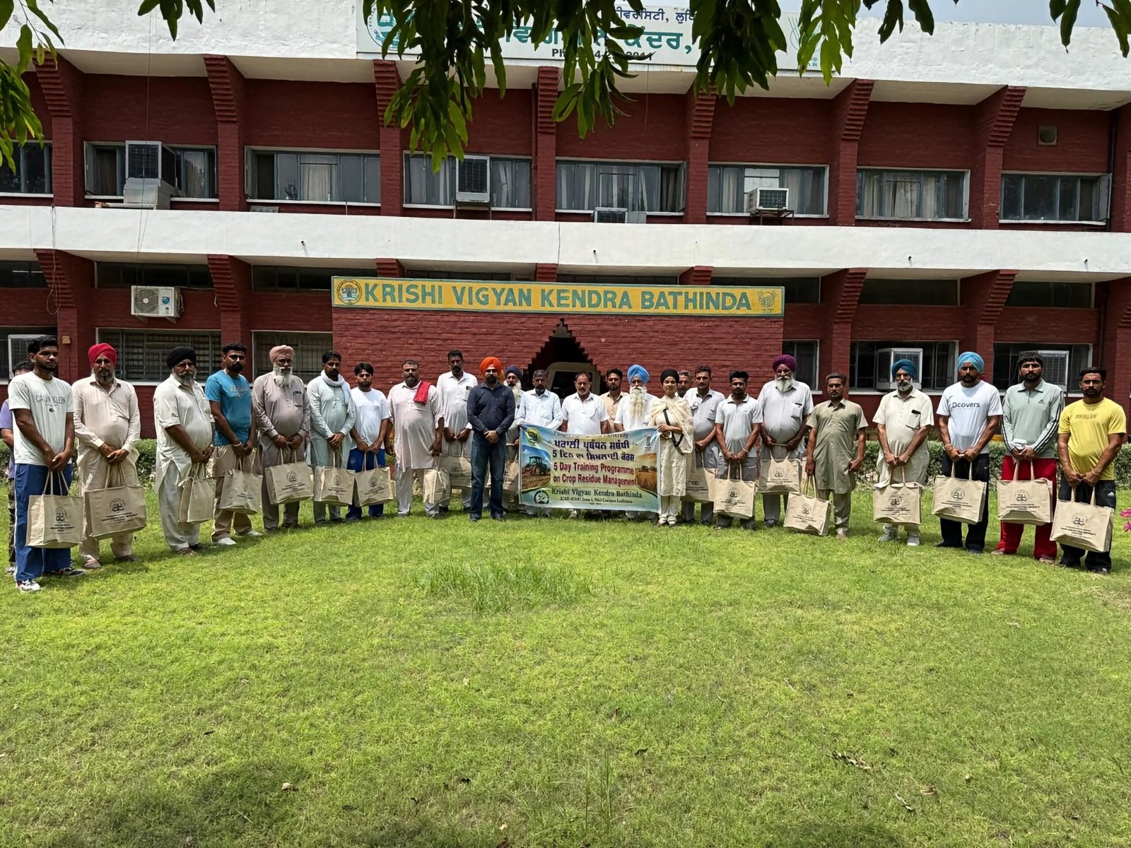 पराली बनेगी खेत की ताकत, न कि धुएं का कारण; किसानों को मिली वैज्ञानिक ट्रेनिंग