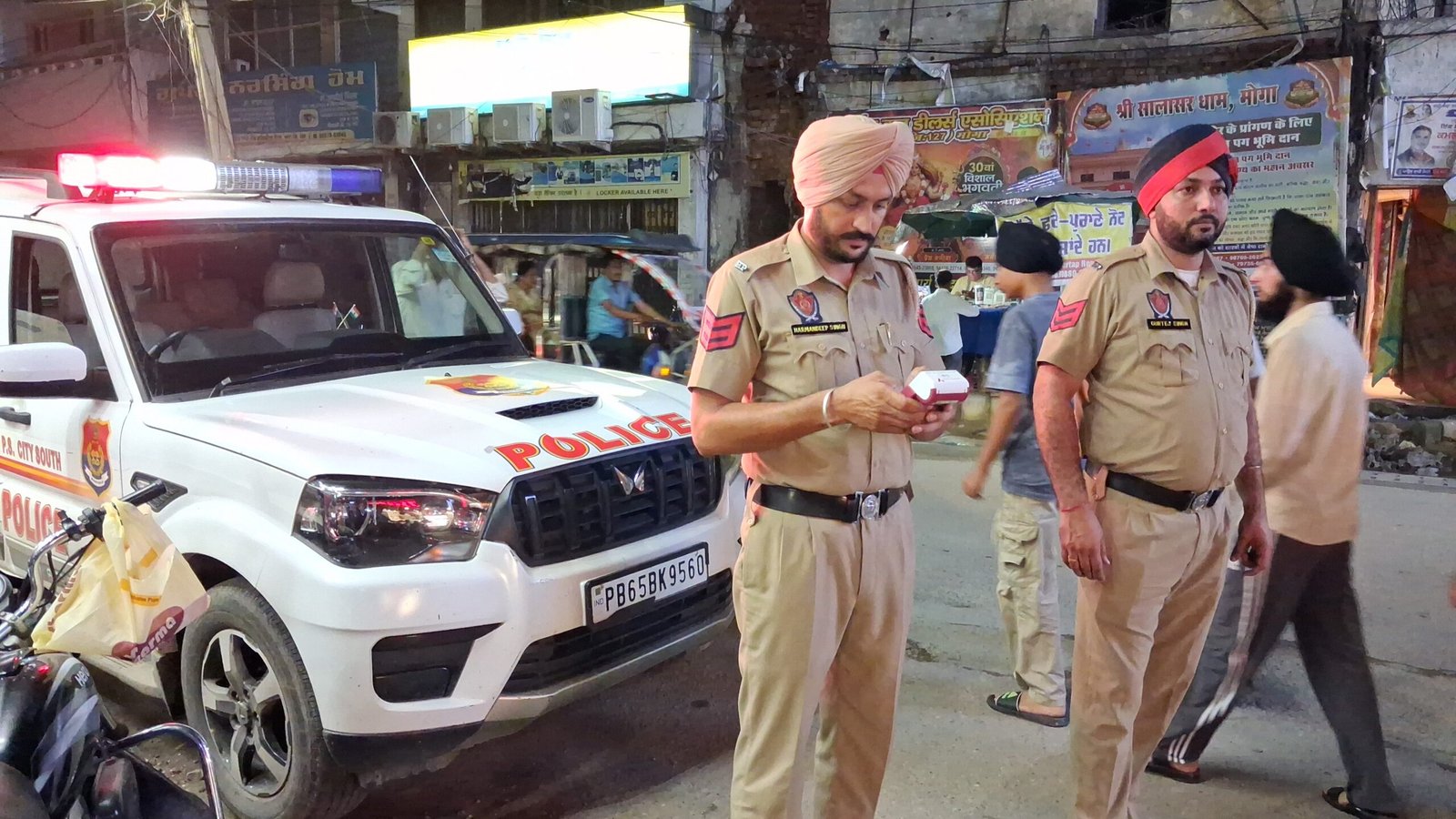 15 अगस्त को लेकर पुलिस ने बढ़ाई चौकसी, शहर के विभिन्न हिस्सों में की नाकाबंदी