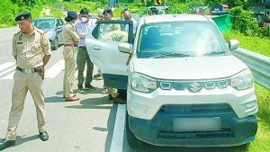कार में मिला स्कूल प्रवक्ता का शव; इलाके में फैली सनसनी