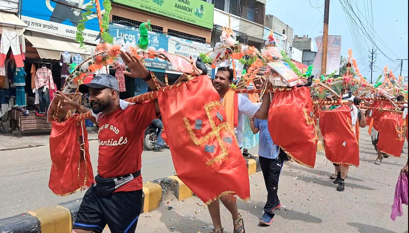 हर-हर महादेव के जयकारों से गूंजा मोगा, 125 कांवड़ियों ने किया भोलेनाथ का जलाभिषेक