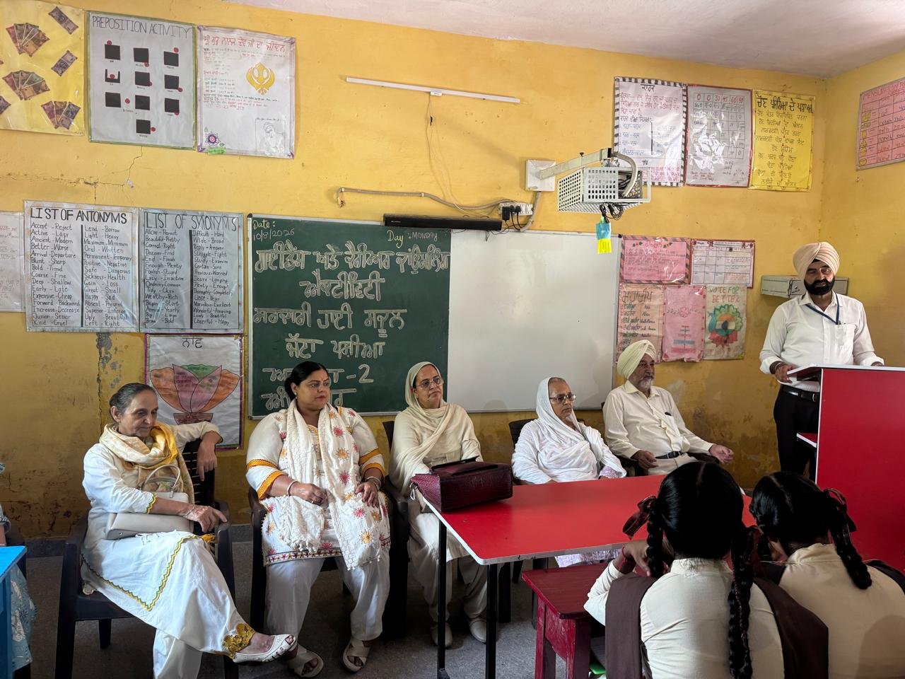 अमृतसर के सरकारी स्कूलों में छात्रों को मिल रही मुफ्त करियर काउंसलिंग, शिक्षा और रोजगार के विकल्पों की दी जानकारी