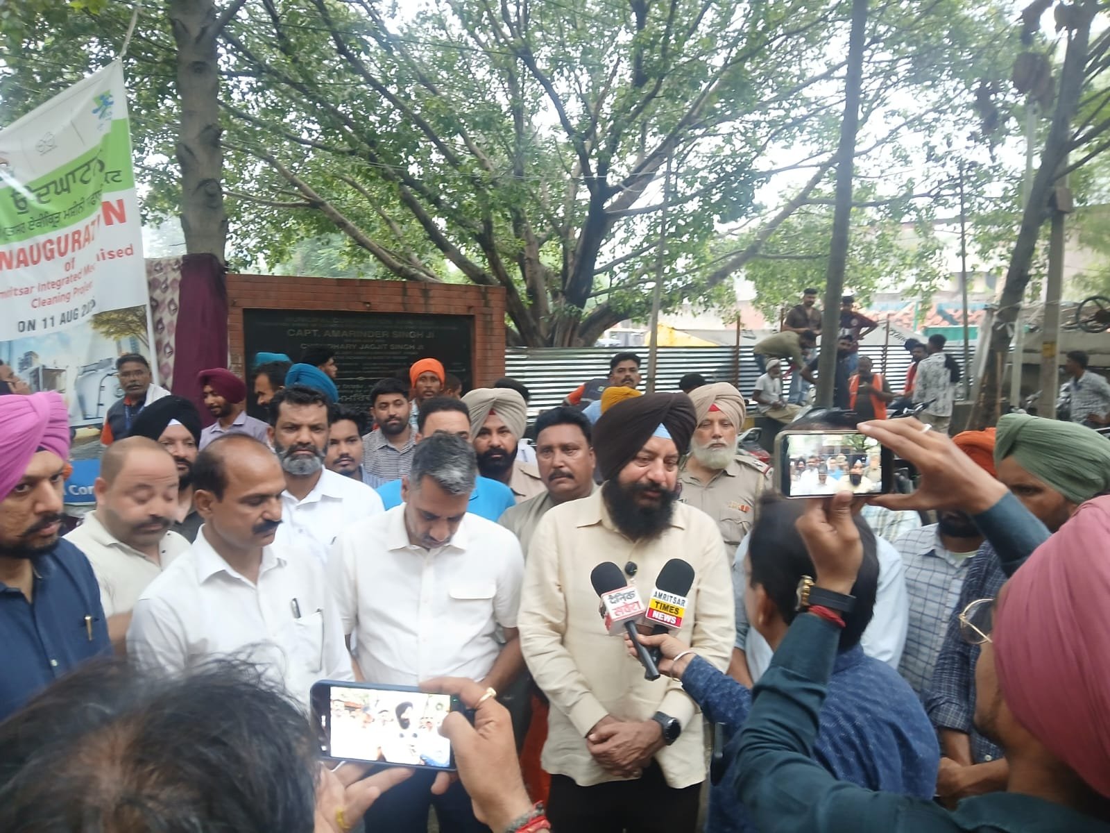 अमृतसर के चार क्षेत्रों में मैकेनिकल रोड स्वीपिंग शुरू, मेयर और नगर निगम कमिश्नर ने किया उद्घाटन