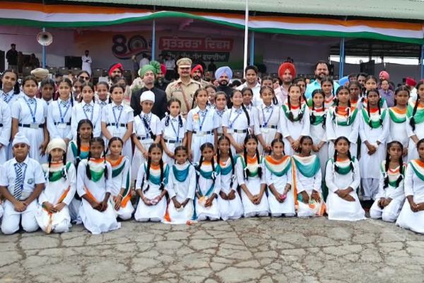 देशभक्ति से सराबोर सांस्कृतिक प्रस्तुतियों ने बांधा समां