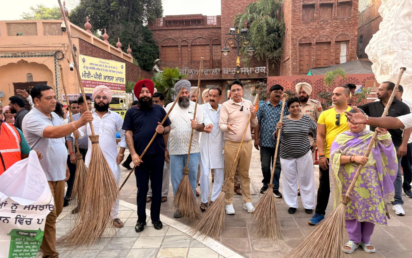 मिशन क्लीन पंजाब : अमृतसर में दूसरे दिन भी चला सफाई अभियान