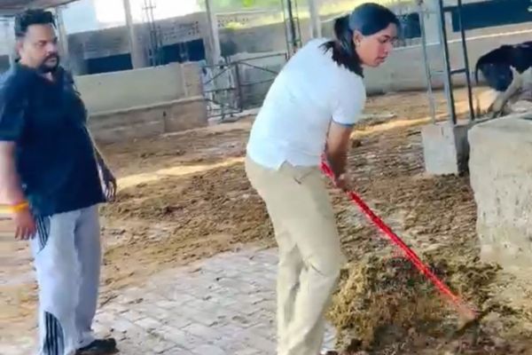 Moga : वर्दी के फर्ज के साथ गोसेवा, SHO सुनीता की पहल एक मिसाल