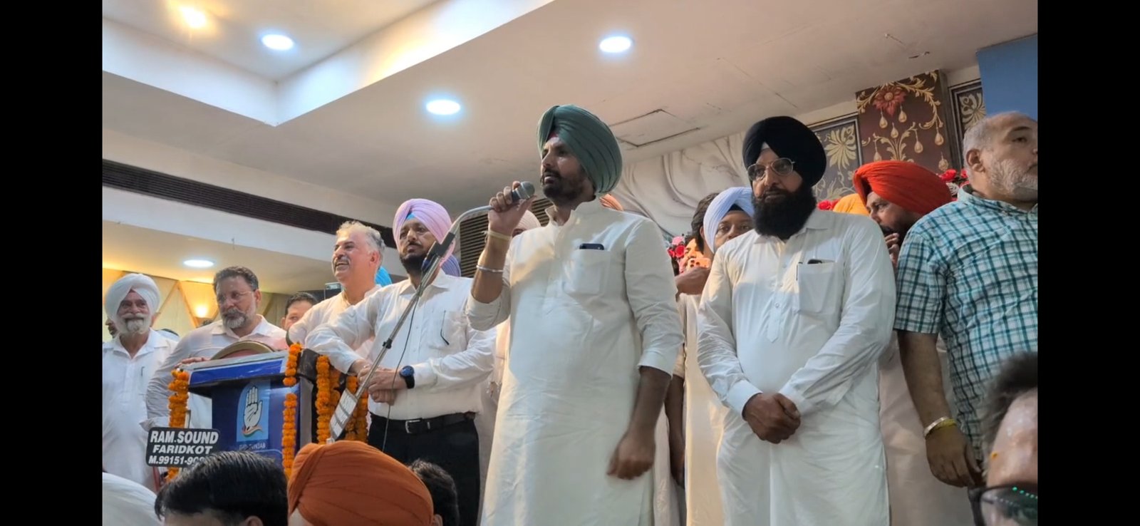 ऑल इंडिया कांग्रेस पार्टी के जनरल सेक्रेटरी भूपेश बघेल फरीदकोट पहुंचे, कांग्रेस पार्टी के वर्कर्स से की बातचीत