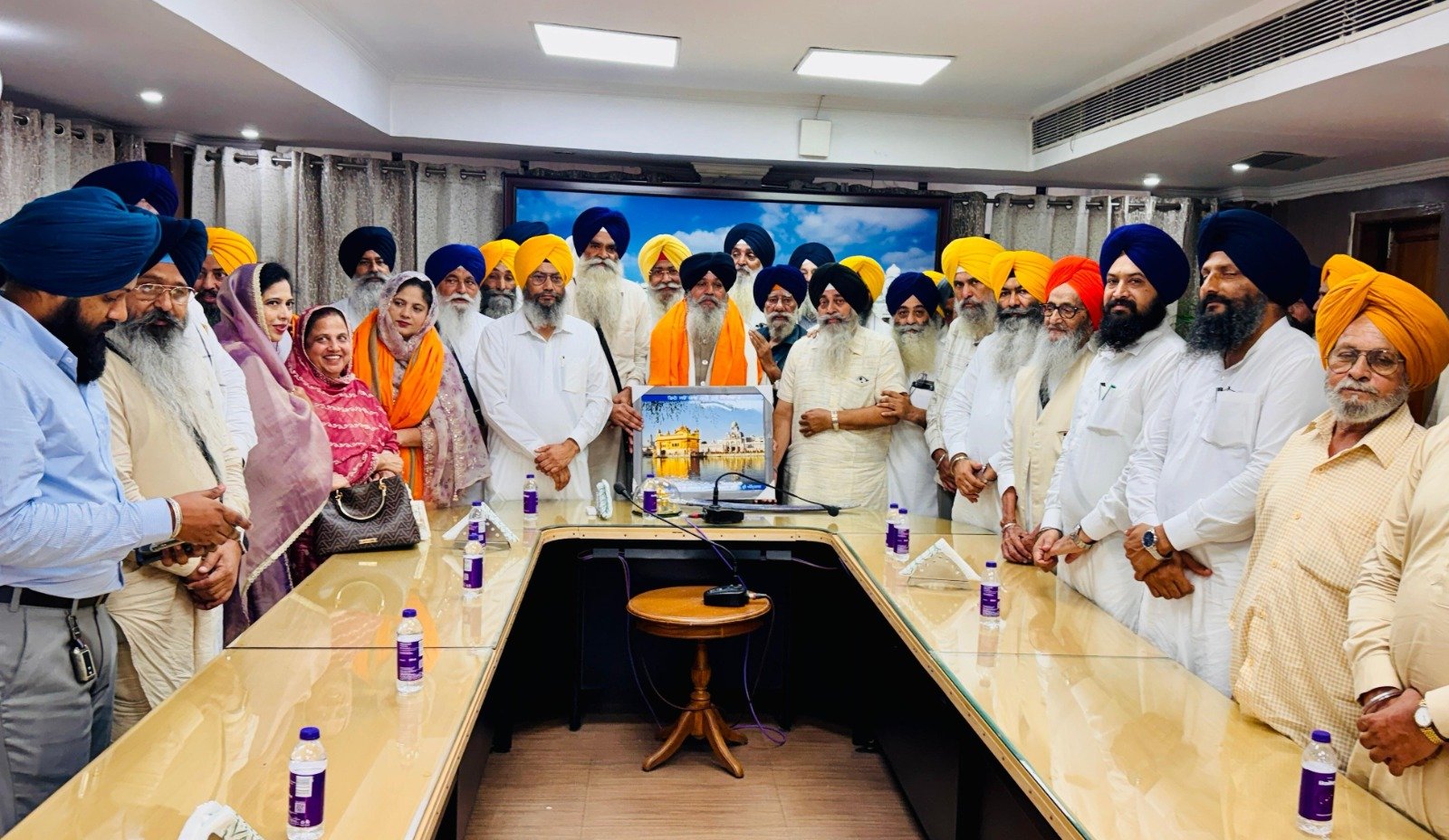 SGPC के एडिशनल सेक्रेटरी बलविंदर सिंह खैराबाद को रिटायरमेंट पर किया गया सम्मानित