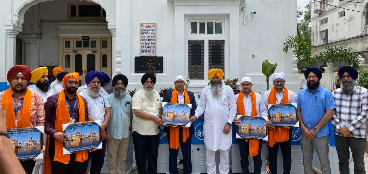 बैंक ऑफ इंडिया ने श्रद्धालुओं की सुविधा के लिए श्री दरबार साहिब में भेंट किए 12 वाटर कूलर
