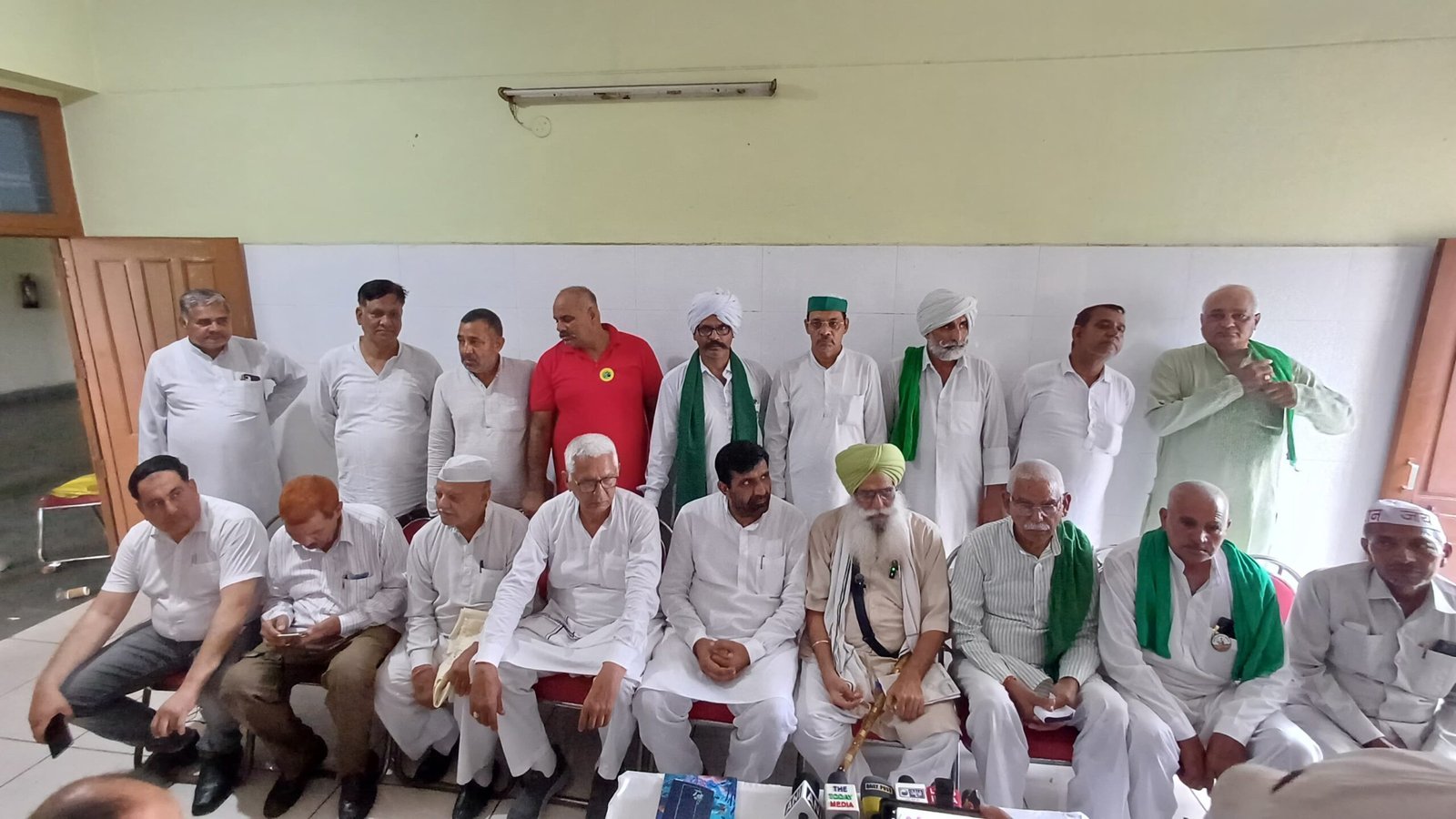 संयुक्त किसान मोर्चा (गैर-राजनीतिक) की जींद की जाट धर्मशाला में हुई बैठक