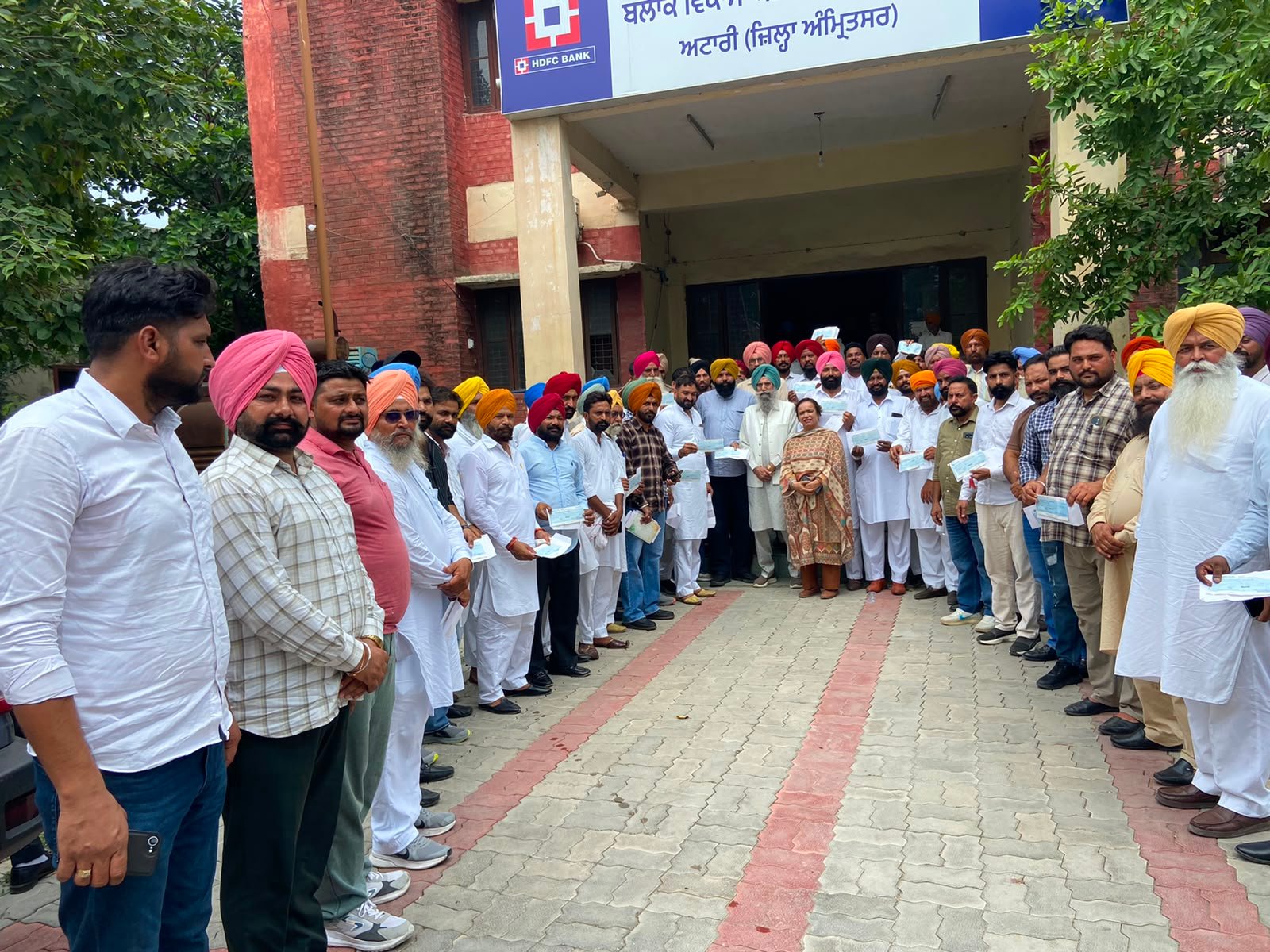 अटारी ब्लॉक की 60 पंचायतों को 2.50 करोड़ की ग्रांट, विधायक रमदास ने बांटे चेक