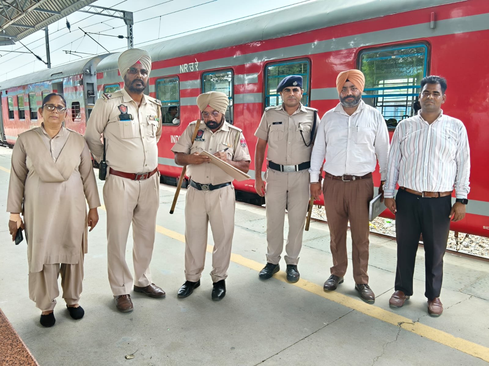 प्रोजेक्ट जीवनजोत-02 के तहत भीख मांगने और कूड़ा बीनने वाले बच्चों के लिए जांच अभियान चलाया