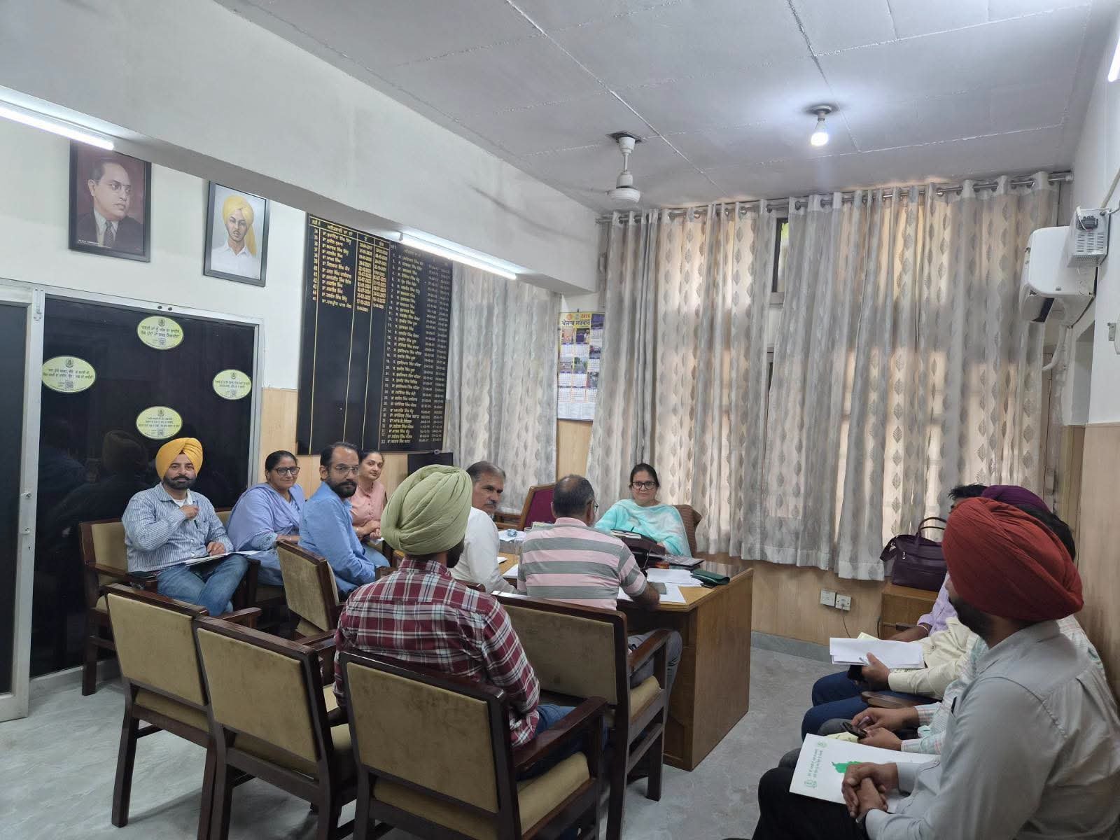 बठिंडा में कृषि विभाग की समीक्षा बैठक, किसानों को योजनाओं का लाभ लेने के लिए जागरूक करने के निर्देश