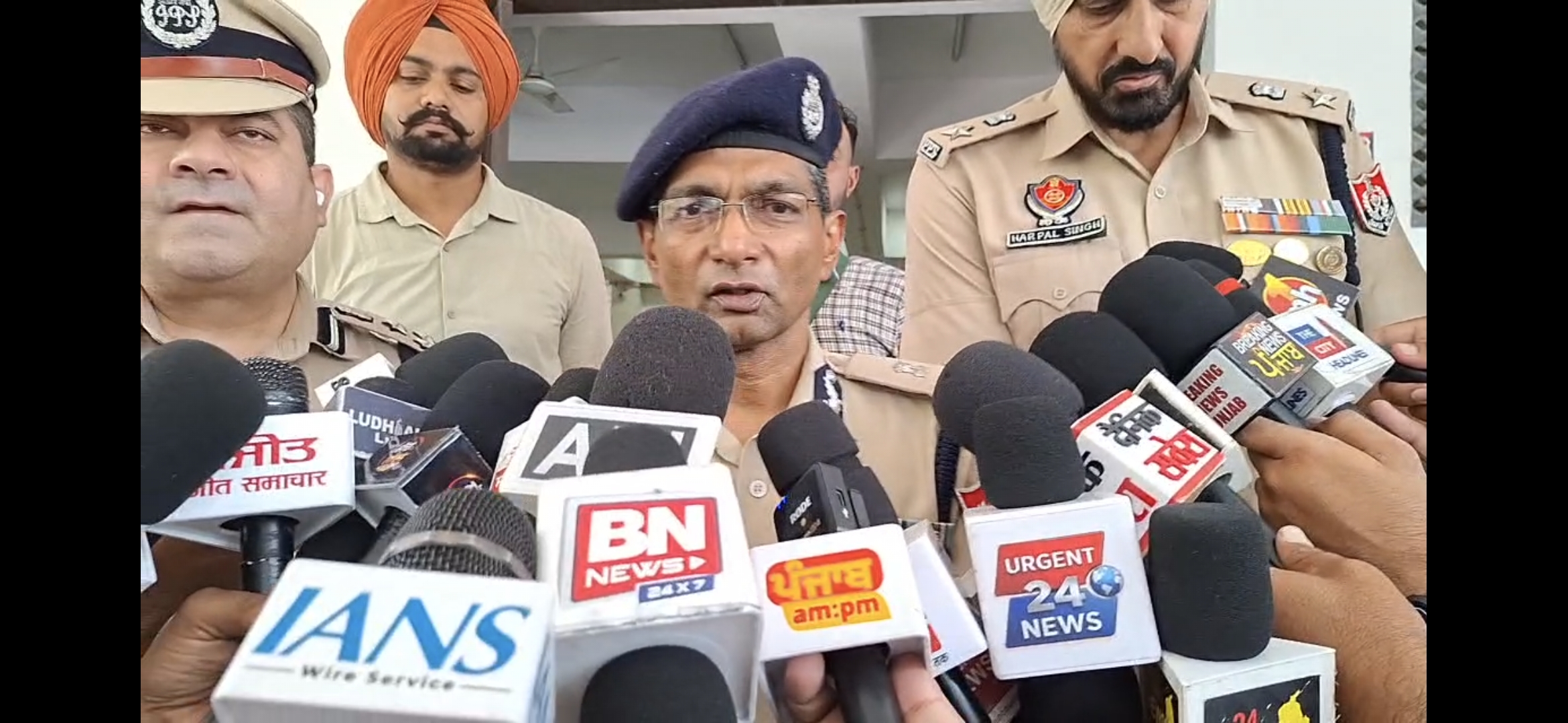 लुधियाना के जमालपुर पुलिस स्टेशन में ADGP कौस्तुभ शर्मा इंतजाम का रिव्यू करने पहुंचे